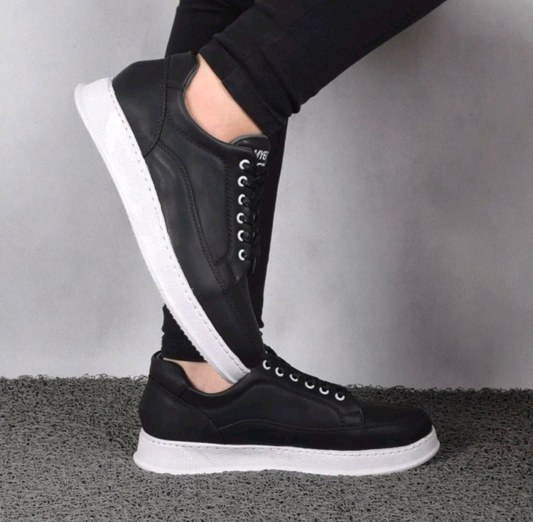 کفش اسپرت مردانه مدل آلکان کیفیت عالی رویه چرم مصنوعی با دوام و زیبا زیره پلیمر سبک و انعطاف پذیر دور دوخت سایزندی ۴۰ تا ۴۴