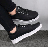 کفش اسپرت مردانه مدل آلکان کیفیت عالی رویه چرم مصنوعی با دوام و زیبا زیره پلیمر سبک و انعطاف پذیر دور دوخت سایزندی ۴۰ تا ۴۴