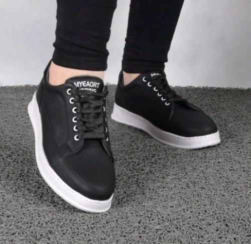 کفش اسپرت مردانه مدل آلکان کیفیت عالی رویه چرم مصنوعی با دوام و زیبا زیره پلیمر سبک و انعطاف پذیر دور دوخت سایزندی ۴۰ تا ۴۴