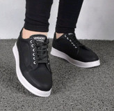 کفش اسپرت مردانه مدل آلکان کیفیت عالی رویه چرم مصنوعی با دوام و زیبا زیره پلیمر سبک و انعطاف پذیر دور دوخت سایزندی ۴۰ تا ۴۴