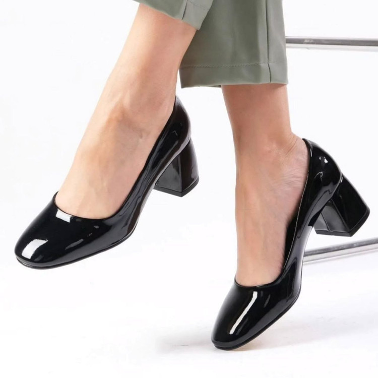 کفش کلاسیک و مجلسی زنانه/دخترانه رویه ورنی زیره دافوس سایزبندی ۳۶ تا ۴۱ پاشنه ۳ تا ۴ سانت