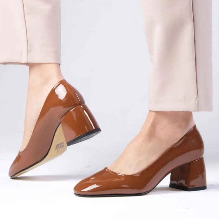 کفش کلاسیک و مجلسی زنانه/دخترانه رویه ورنی زیره دافوس سایزبندی ۳۶ تا ۴۱ پاشنه ۳ تا ۴ سانت