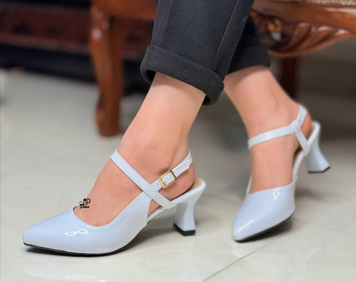 کفش مجلسی زنانه/دخترانه جنس رویه ورنی براق پاشنه ۷ سانت زیره دلتا کیفیت بینظیر سایز ۳۷ تا ۴۰ پاخوری شیک