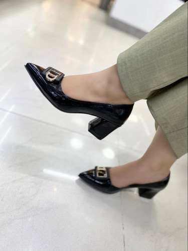 کفش مجلسی زنانه/دخترانه جنس ورنی کیفیت اصلی جنس و کیفیت درجه یک در حد ترک پاشنه ۵ سانت سایزبندی ۳۷ تا ۴۱