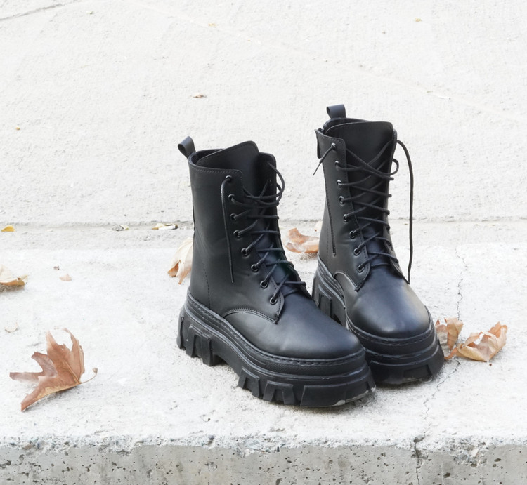 بوت زنانه/دخترانه بسیار شیک خوشپا و راحت زیره پیو و بسیار سبک سایزبندی ۳۷ تا ۴۰