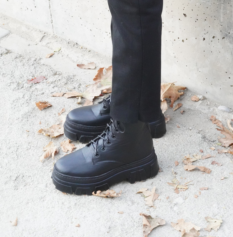 بوت زنانه/دخترانه بسیار شیک خوشپا و راحت زیره پیو و بسیار سبک سایزبندی ۳۷ تا ۴۰