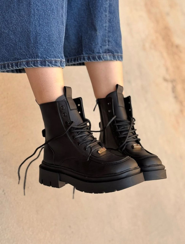 بوت زنانه/دخترانه رویه چرم حوله ای زیره پیو سایزبندی ۳۷ تا ۴۰ قالب استاندارد کیفیت بسیار عالی بسیار سبک و راحت