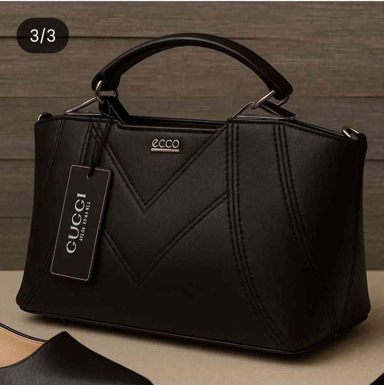 کیف شیک زنانه/دخترانه در دو رنگ مشکی و رنگ عسلی رنگ چرم دارای بند دوشی بسیار باکیفیت سایز عالی متوسط ۲۰ در ۲۵ تک خونه جادار