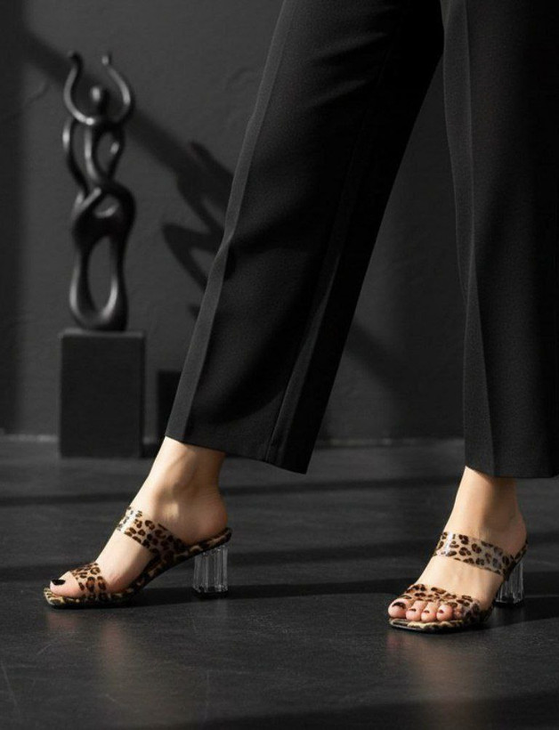 صندل زنانه/دخترانه مدل Ava پاشنه شیشه ای 5 سانت مدل طلقی پلنگی خاص ترین جنس بازار سایزبندی 37 تا 40