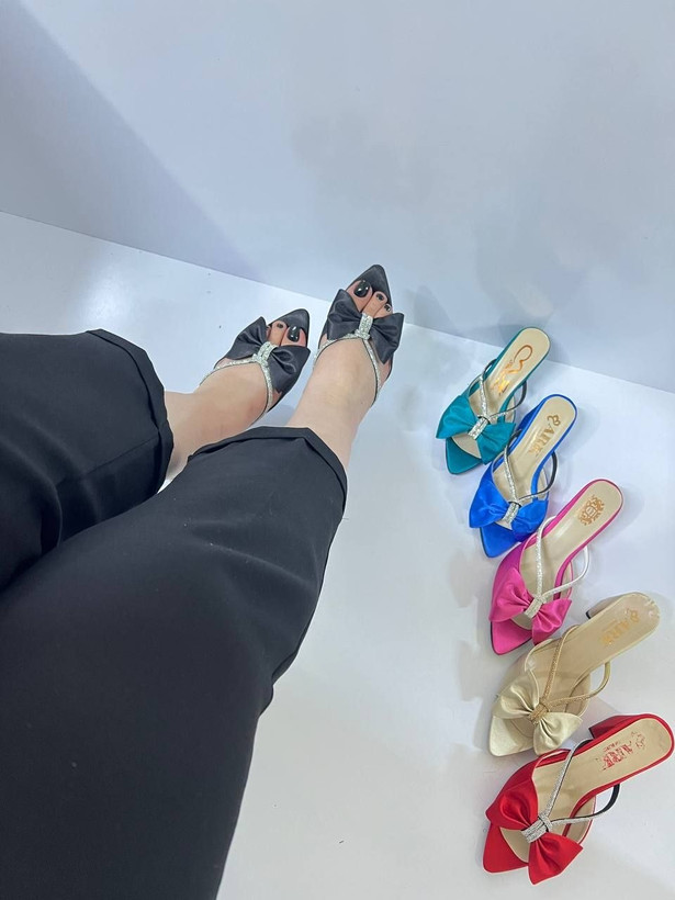 صندل مجلسی زنانه/دخترانه مدل papillon سایزبندی ۳۶ تا ۴۱ رویه ساتن وارداتی زیره rafik نگین وارداتی و بدون ریزش پاشنه ۵ سانت کیفیت تضمینی