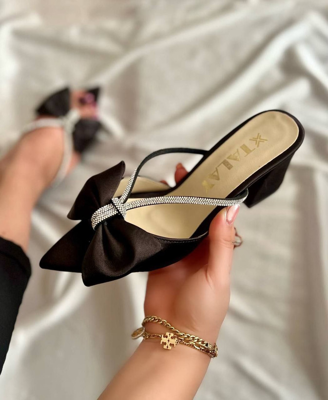 صندل مجلسی زنانه/دخترانه مدل papillon سایزبندی ۳۶ تا ۴۱ رویه ساتن وارداتی زیره rafik نگین وارداتی و بدون ریزش پاشنه ۵ سانت کیفیت تضمینی