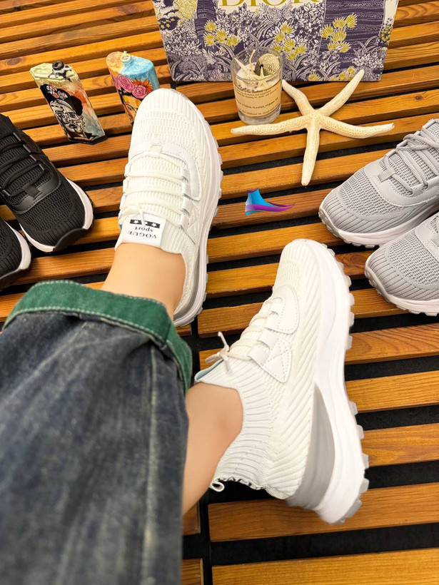 کتونی زنانه/دخترانه مدل جدید زیره پیو ووگو بافتی لژ ۳ سانت قالب استاندارد سایزبندی ۳۷ تا ۴۰