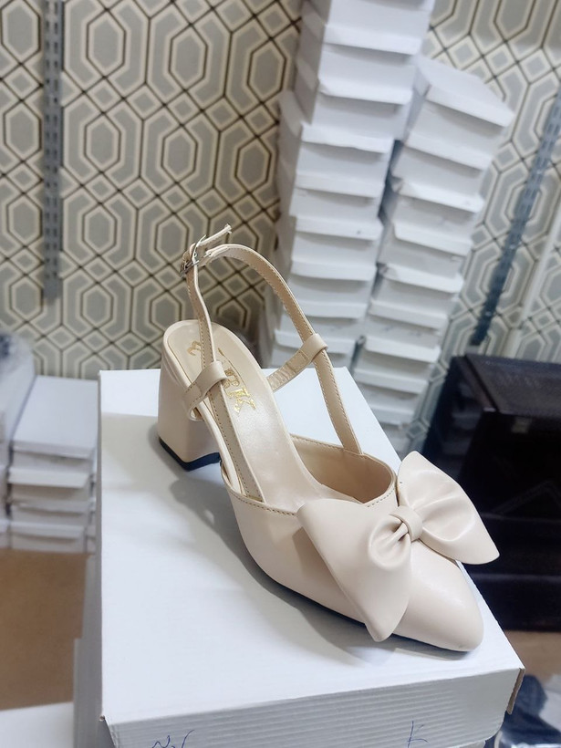 کفش مجلسی زنانه/دخترانه مدل ماهلین سایزبندی ۳۷ تا ۴۱ پاشنه ۵ سانت زیره کار Pu نرم مناسب روزمره و مجالس قالب کار ترک