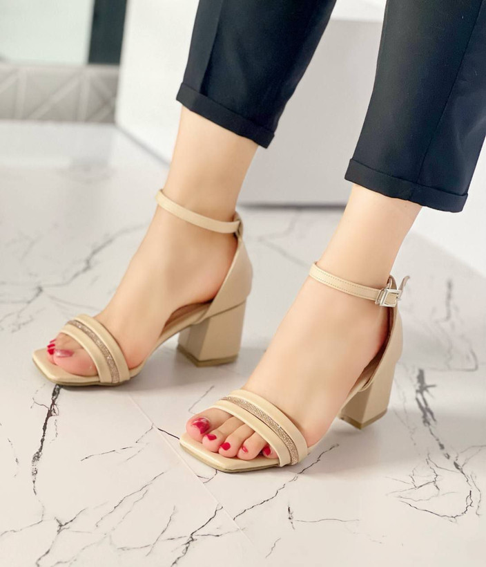 کفش مجلسی زنانه/دخترانه مدل رها سایزبندی ۳۷ تا ۴۰ پاشنه ۵ سانت نگین وارداتی ترک شیک و راحت