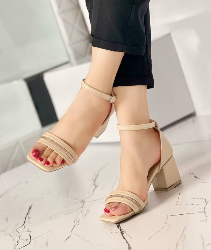 کفش مجلسی زنانه/دخترانه مدل رها سایزبندی ۳۷ تا ۴۰ پاشنه ۵ سانت نگین وارداتی ترک شیک و راحت