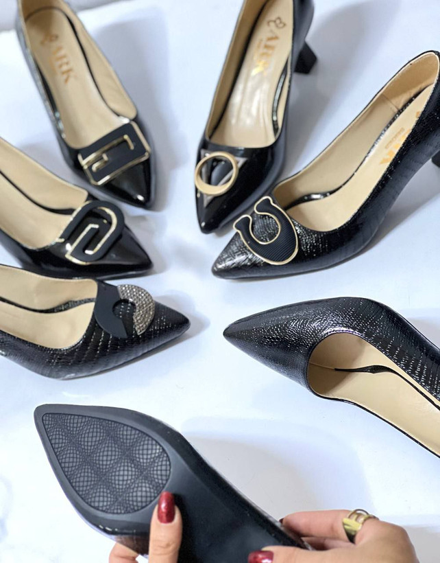 کفش مجلسی زنانه/دخترانه مدل senator رویه ورنی ساده و ورنی marlin سایزبندی ۳۶ تا ۴۱ پاشنه ۵ سانت ساعت شنی زیره pu درجه A+