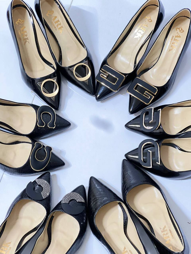 کفش مجلسی زنانه/دخترانه مدل senator رویه ورنی ساده و ورنی marlin سایزبندی ۳۶ تا ۴۱ پاشنه ۵ سانت ساعت شنی زیره pu درجه A+