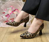 کفش مجلسی پلنگی زنانه/دخترانه جنس رویه شیشه ای پلنگی بسیار مقاوم پاشنه ۷ سانتی زیره دلتا کیفیت اصلی سایزبندی ۳۷ تا ۴۱