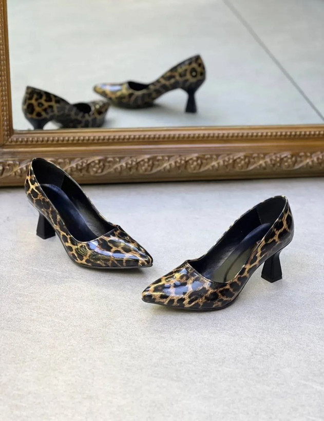 کفش مجلسی پلنگی زنانه/دخترانه جنس رویه شیشه ای پلنگی بسیار مقاوم پاشنه ۷ سانتی زیره دلتا کیفیت اصلی سایزبندی ۳۷ تا ۴۱