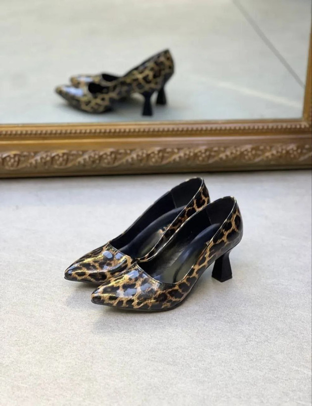 کفش مجلسی پلنگی زنانه/دخترانه جنس رویه شیشه ای پلنگی بسیار مقاوم پاشنه ۷ سانتی زیره دلتا کیفیت اصلی سایزبندی ۳۷ تا ۴۱