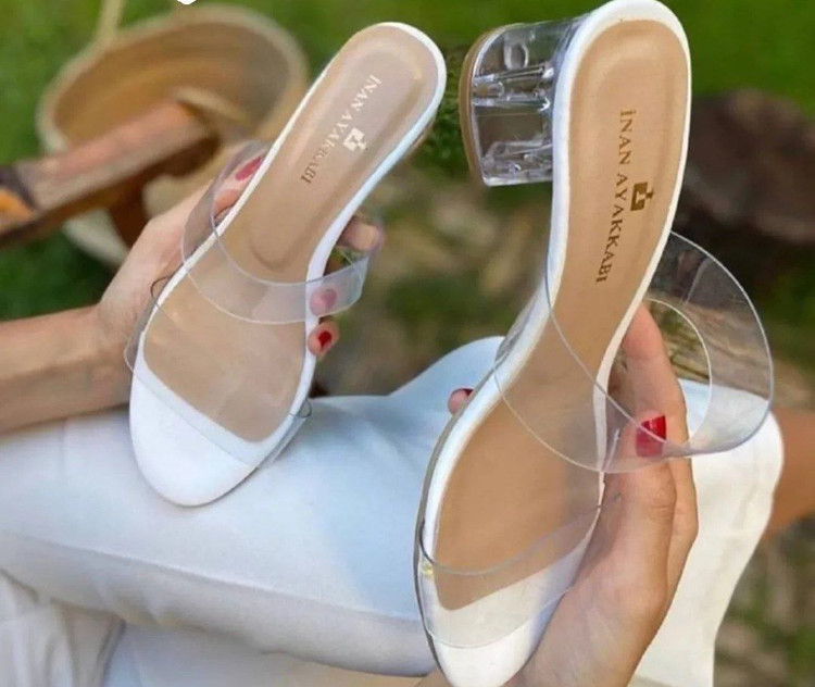 صندل طلقی زنانه/دخترانه مدل prada سایزبندی ۳۷ تا ۴۰ پاشنه شیشه ای Glass heel برند TMپاشنه ۵ سانتی