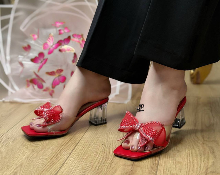 کفش صندل/دمپایی شیک زنانه/دخترانه پاشنه ۵ سانت کیفیت عالی رویه نگیندار طلقی سایزبندی ۳۸ تا ۴۱ قالب ۱ سایز کوچک