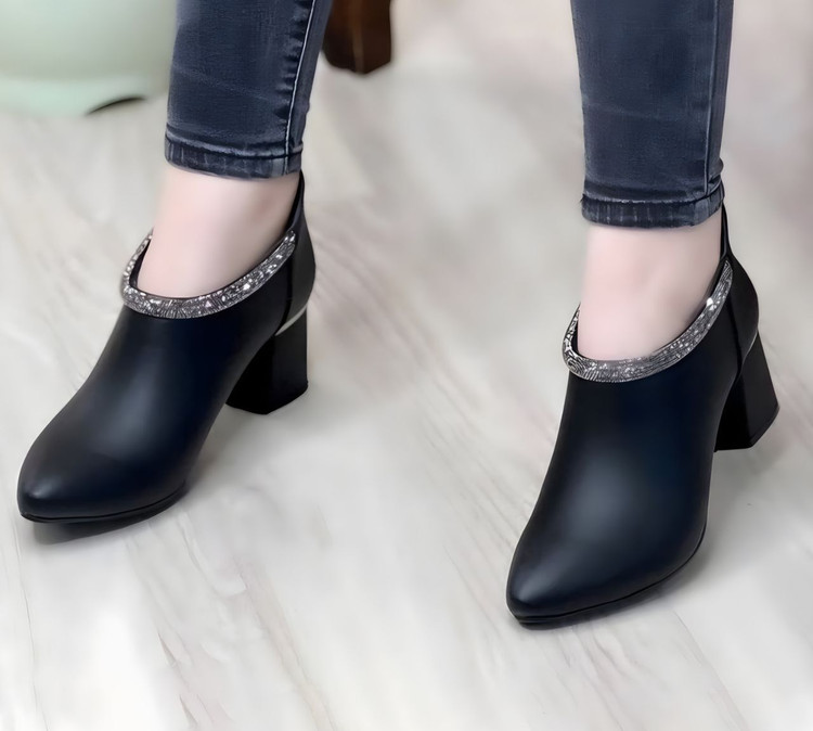 کفش کلاسیک و مجلسی زنانه/دخترانه سایزبندی ۳۸ تا ۴۰ کیفیت عالی اصل تبریز زیره پیو