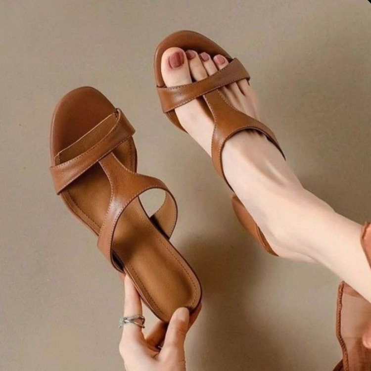 صندل/دمپایی زنانه دخترانه مدل کیوا رویه کار وارداتی ترک پاشنه ۵ سانت سایزبندی ۳۷ تا ۴۱ کیفیت عالی