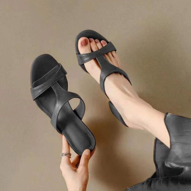 صندل/دمپایی زنانه دخترانه مدل کیوا رویه کار وارداتی ترک پاشنه ۵ سانت سایزبندی ۳۷ تا ۴۱ کیفیت عالی