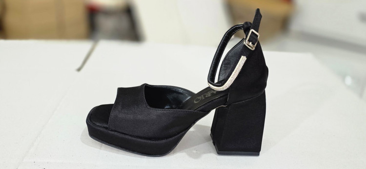 کفش مجلسی زنانه مدل لژ پروانه جنس رویه ساتن خارجی پاشنه با لژ ۷ سانت قالب استاندارد سایزبندی ۳۶ تا ۴۰ امکان سفارش با رنگ دلخواه 😍