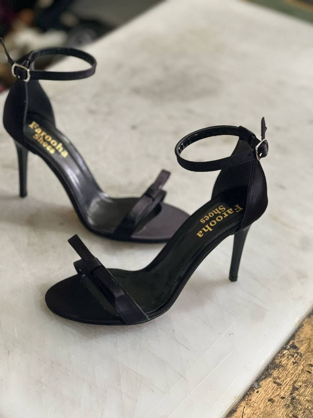کفش مجلسی زنانه مدل هلما جنس رویه ساتن خارجی پاشنه ۷ سانت سایزبندی ۳۶ تا ۴۳ قالب استاندارد سفارش در رنگبندی دلخواه 😍
